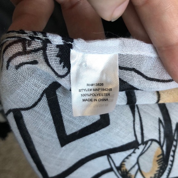 Rose patterned scarf - Picture 3 of 3